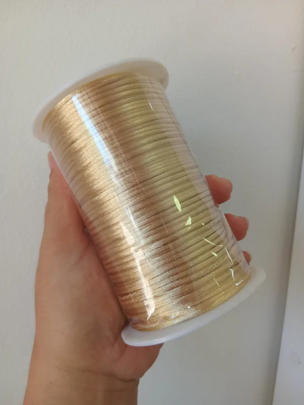 Cola de ratón 2mm – Beige 39 – 144 yds – Sofia del Mar Tejidos a Crochet
